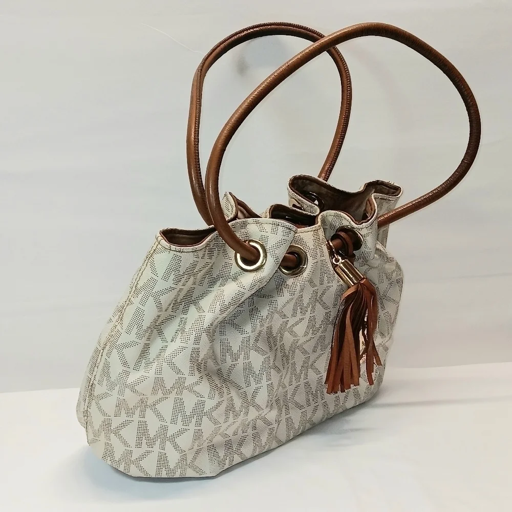 Michael Kors Signature Ring Tote East West Vanilla/Brown Leather Shoulder‎ Bag
